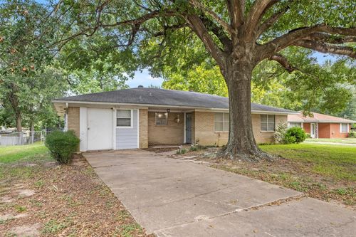 2105 Wayside Dr, Brenham, TX, 77833-5542 | Card Image