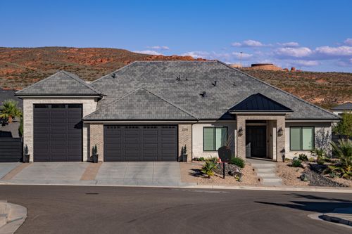 2204 N Fairway Dr, Washington, UT, 84780-8601 | Card Image