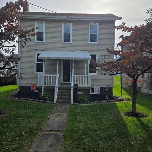 423 W 1st Ave, Derry, PA, 15627-1947 | Card Image