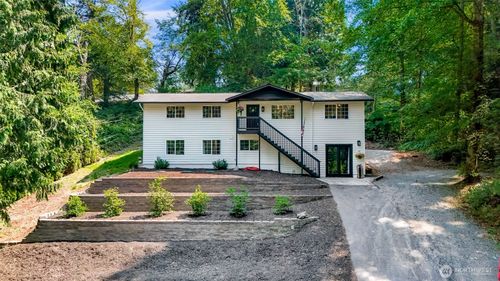 17825 65th Dr Nw, Stanwood, WA, 98292-5682 | Card Image
