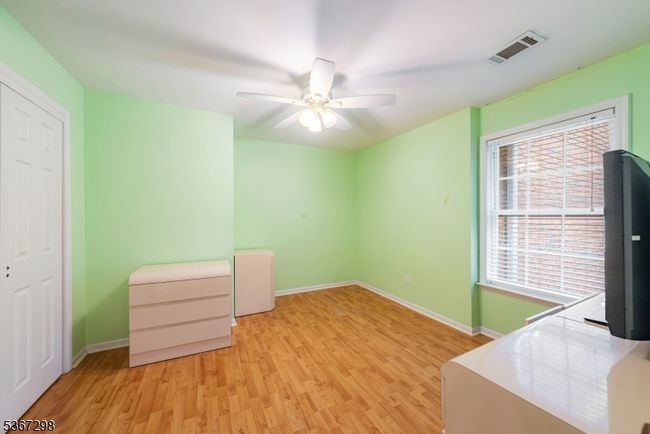 32 Berkeley Sq, Townhouse with 3 bedrooms, 2 bathrooms and null parking in Berkeley Heights NJ | Image 12