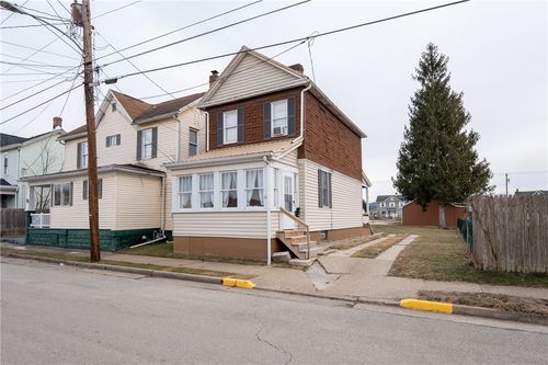 20 Avenue B, Latrobe, PA, 15650-3207 | Card Image