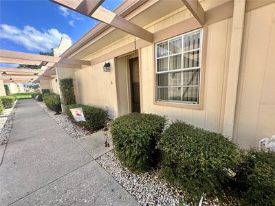 6 - 11122 Pembridge Court, Condo with 1 bedrooms, 1 bathrooms and null parking in Port Richey FL | Image 1