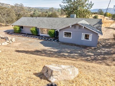 28891 Crystal Springs Court, House other with 4 bedrooms, 2 bathrooms and null parking in Coarsegold CA | Image 2