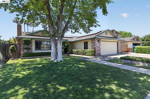 14811 Seminole Way, Manteca, CA, 95336-2571 | Card Image