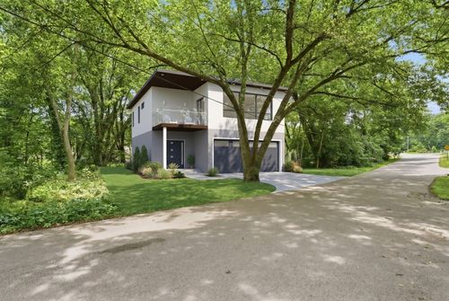 24011 Valley Rd, Lake Zurich, IL, 60047-8723 | Card Image