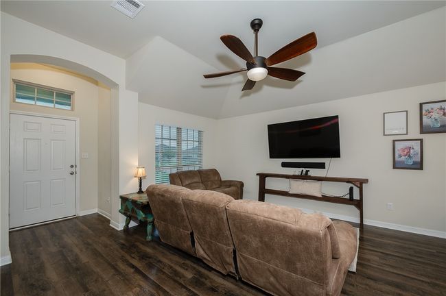 817 Mockingbird St, House other with 3 bedrooms, 2 bathrooms and null parking in Navasota TX | Image 6