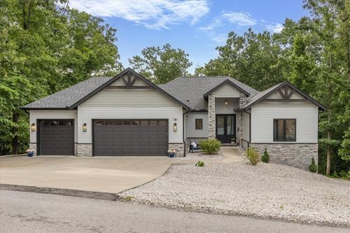 40 Stonehaven Dr, Bella Vista, AR, 72715-5570 | Card Image