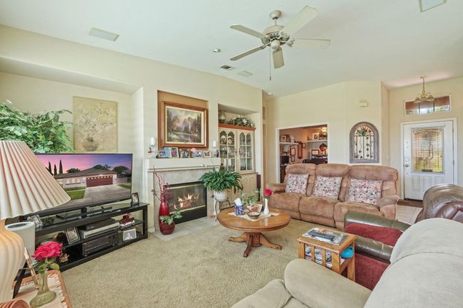 573 Fribourg Ln, House other with 3 bedrooms, 2 bathrooms and null parking in Manteca CA | Image 13