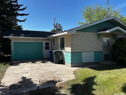 107 Arthur St, Cut Knife, SK, S0M0N0 | Card Image