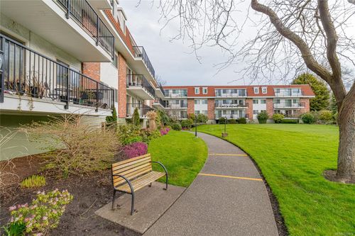 208-1680 Poplar Ave, Victoria, BC, V8P4K7 | Card Image
