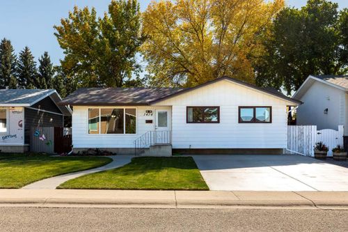 1414 25 Avenue N, Lethbridge, AB, T1H4N7 | Card Image