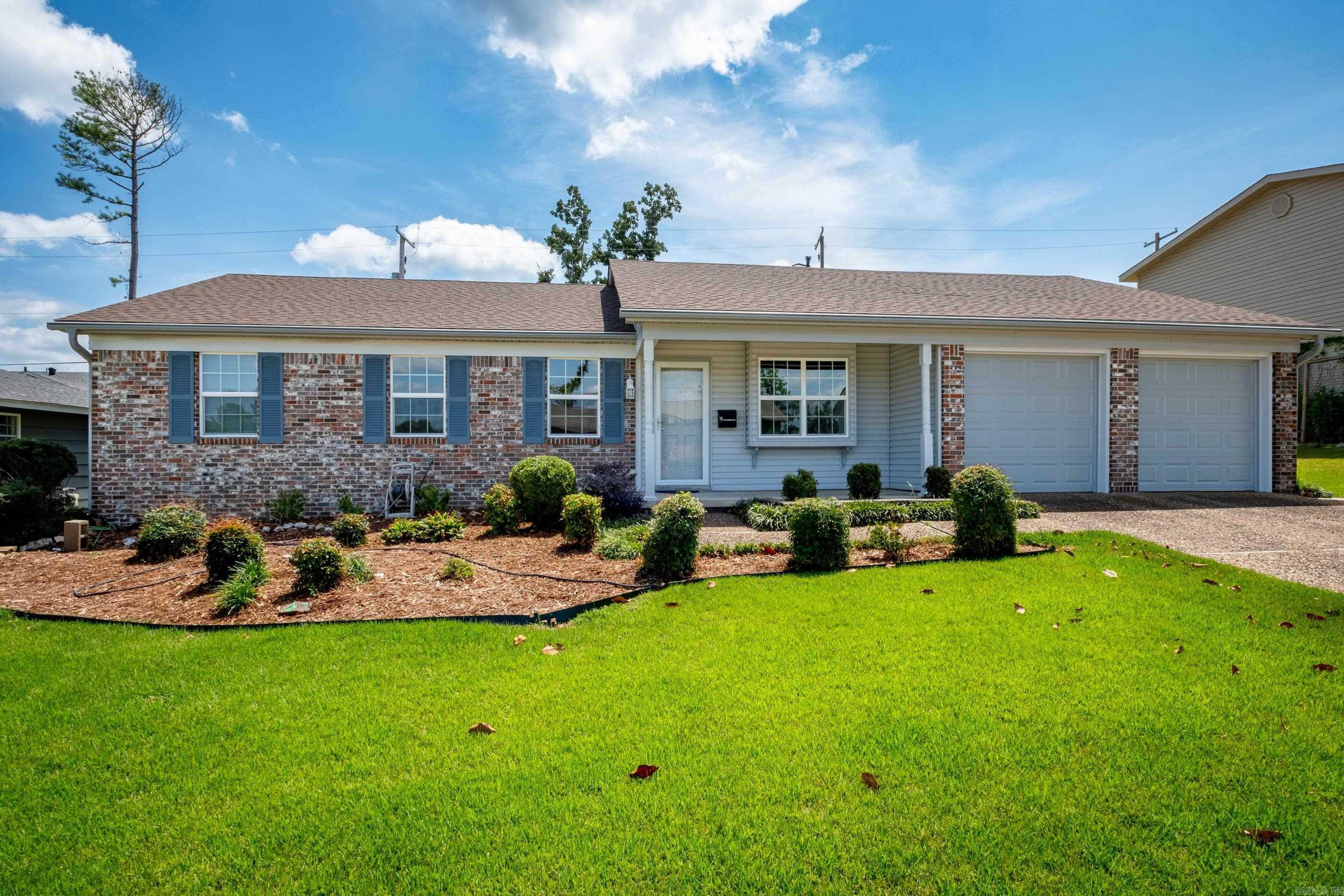 Coachlight Dr, Little Rock, AR 72227