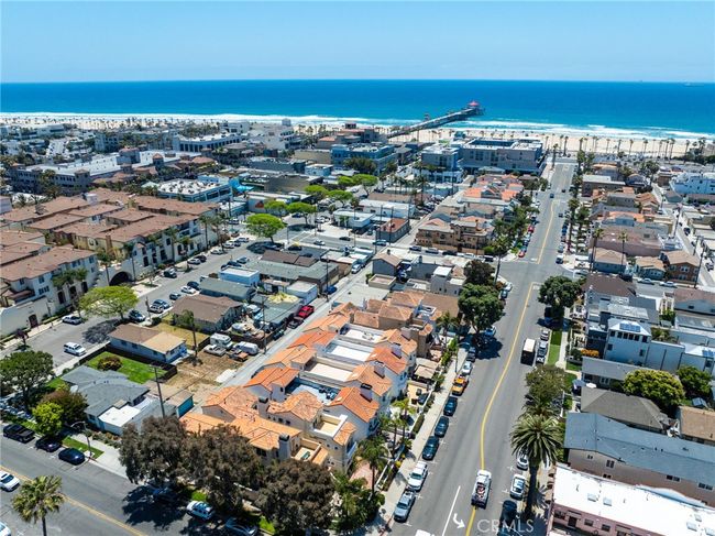 326 6 Th St, House other with 4 bedrooms, 5 bathrooms and 2 parking in Huntington Beach CA | Image 63