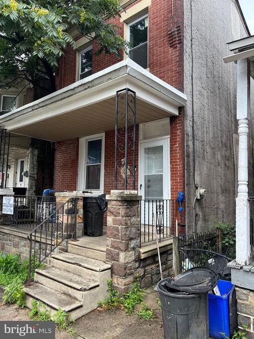 39 W Wyneva St, PHILADELPHIA, PA, 19144-6001 | Card Image