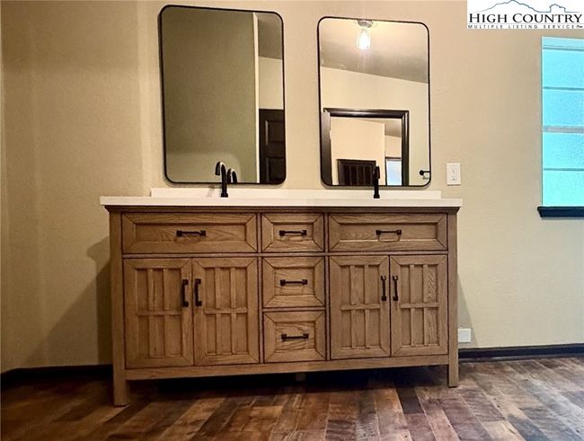 Master bath! | Image 12