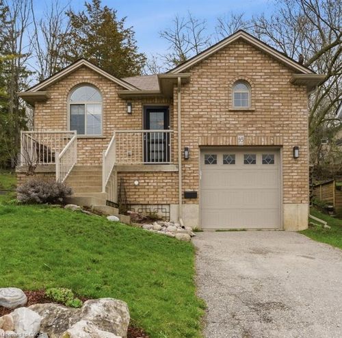 95 W River St, Paris, ON, N3L2V4 | Card Image