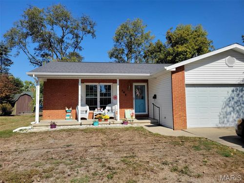 785 W Adams St, Nashville, IL, 62263-1336 | Card Image