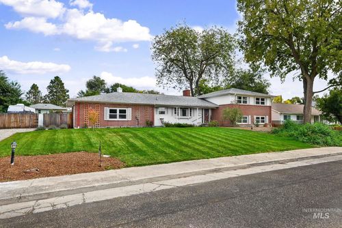 2015 Idaho Ave, Caldwell, ID, 83605-4921 | Card Image