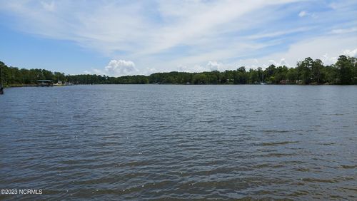 22 Shore Dr E, Oriental, NC, 28571-8804 | Card Image