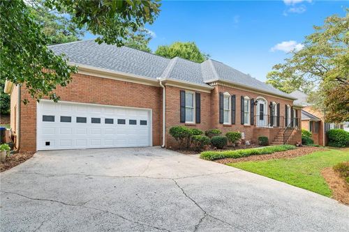 240 Saddle Creek Dr, Roswell, GA, 30076-1096 | Card Image