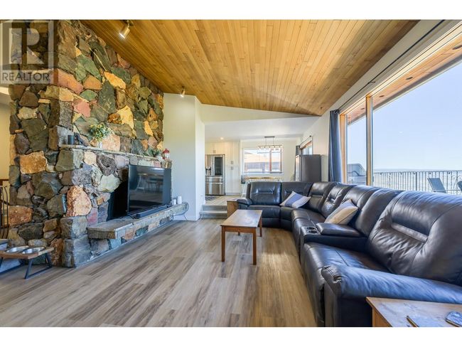 356 Gleneagles Dr, House other with 6 bedrooms, 5 bathrooms and 2 parking in Kamloops BC | Image 4