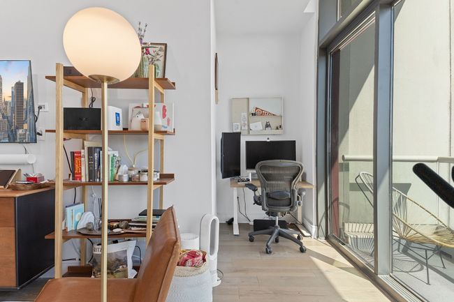 Secluded office nook. | Image 11