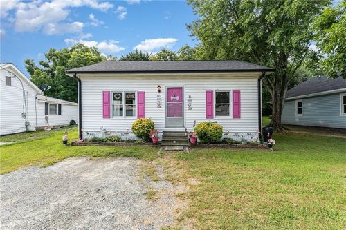 207 Harris St, Thomasville, NC, 27360-5225 | Card Image