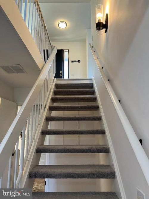 1546 Scandia Cir, RESTON, VA, 20190-4967 | Card Image