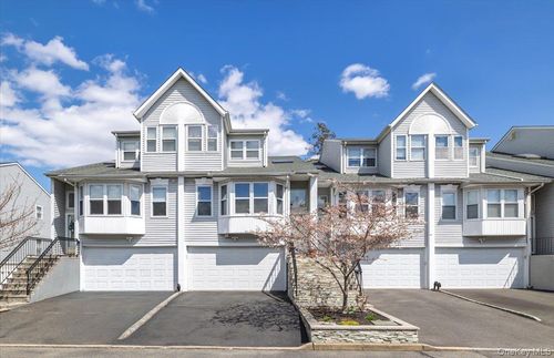 9 Eastern Drive, North Hempstead, NY, 11040 | Card Image