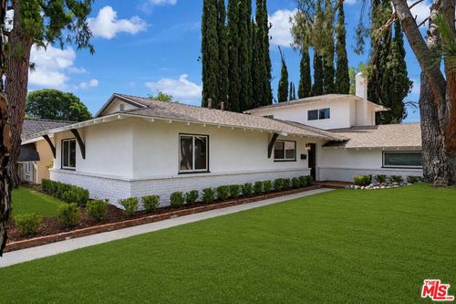 24022 Vanowen St, West Hills, CA, 91307-3035 | Card Image