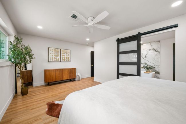 Spacious suite with all of the amenities | Image 21
