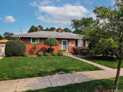 8949 Shannon Dr, Sterling Heights, MI, 48314-2531 | Card Image