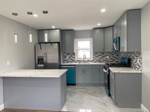 8 Grant Avenue, Islip, NY, 11717 | Card Image