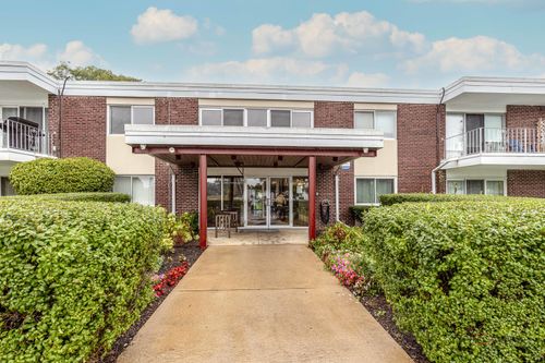 b18-100 Deborah Ln, Wheeling, IL, 60090-3049 | Card Image