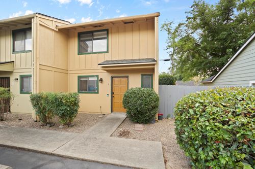 apt-1-1111 Stevens St, Medford, OR, 97504-6872 | Card Image