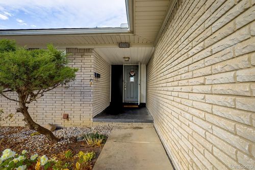 14021 Huff Dr, Warren, MI, 48088-4820 | Card Image