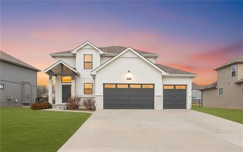 1225 Hillmann Ln, Warrensburg, MO, 64093-7895 | Card Image