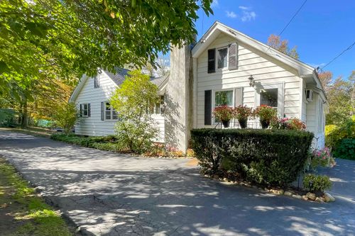 399 W Woods Rd, Hamden, CT, 06518-1916 | Card Image