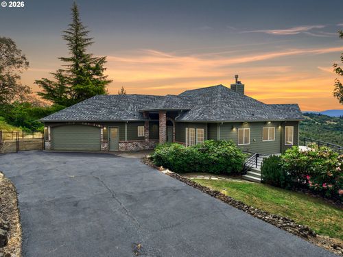 215 Eagle Dr, Roseburg, OR, 97471-8252 | Card Image