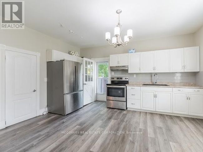730 Park St S, House other with 3 bedrooms, 2 bathrooms and 2 parking in Peterborough ON | Image 14