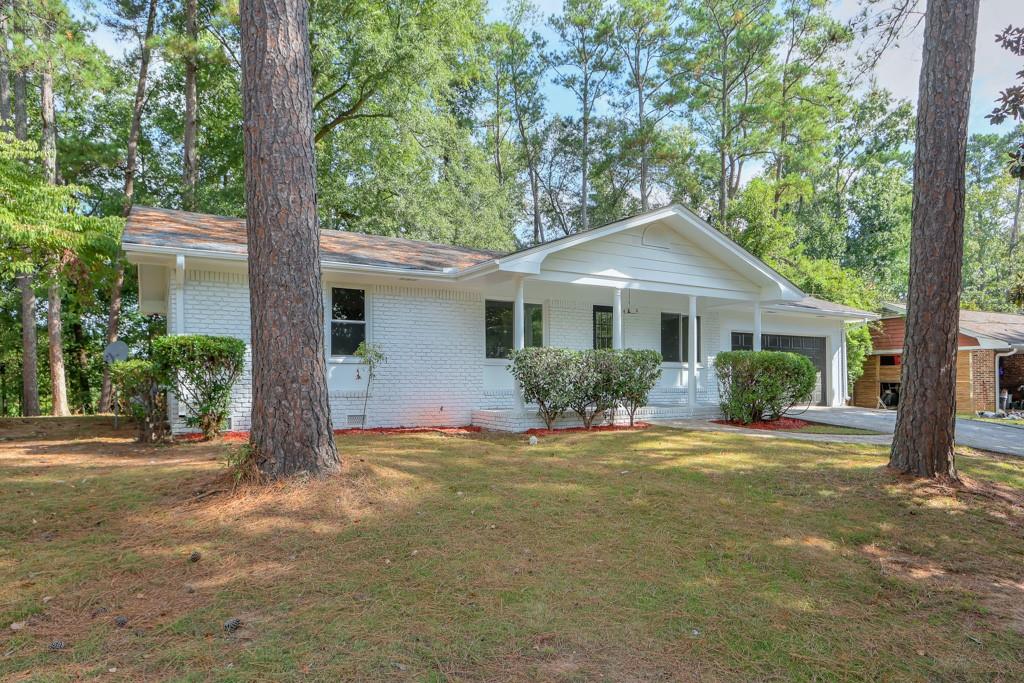 Creek Ct, Stone Mountain, GA 30083