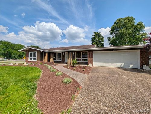 7496 Sir Lords Ln, Hazelwood, MO, 63042-1441 | Card Image