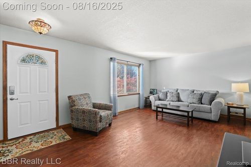 3321 John R St, Trenton, MI, 48183-3678 | Card Image