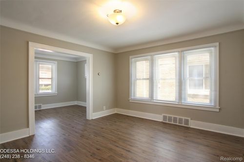 7290 Engleman, Center Line, MI, 48015-1864 | Card Image