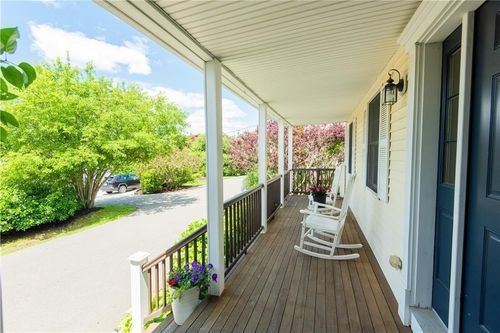 663 Aquidneck Ave, Middletown, RI, 02842-5681 | Card Image