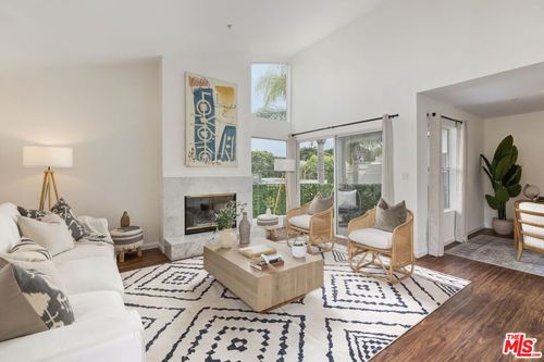 301-2222 5th St, Santa Monica, CA, 90405-2483 | Card Image