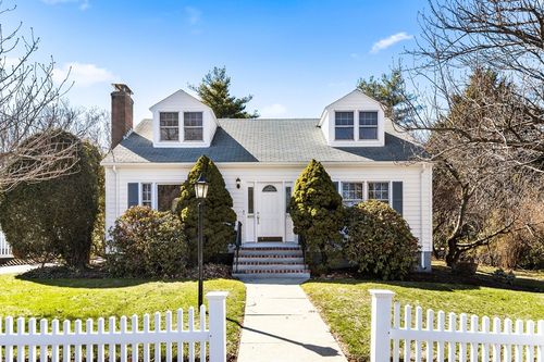 198 Pond St, Winchester, MA, 01890-1724 | Card Image