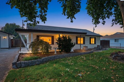 704 Birch Ave, Richland, WA, 99352-3602 | Card Image