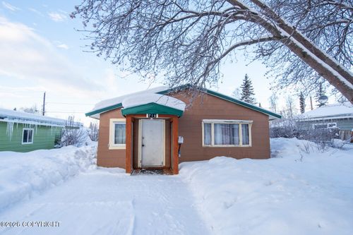 716 N Bliss St, Anchorage, AK, 99508-1815 | Card Image